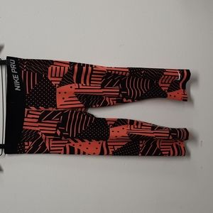 NIKE PRO 3/4 WOMENS SIZE L